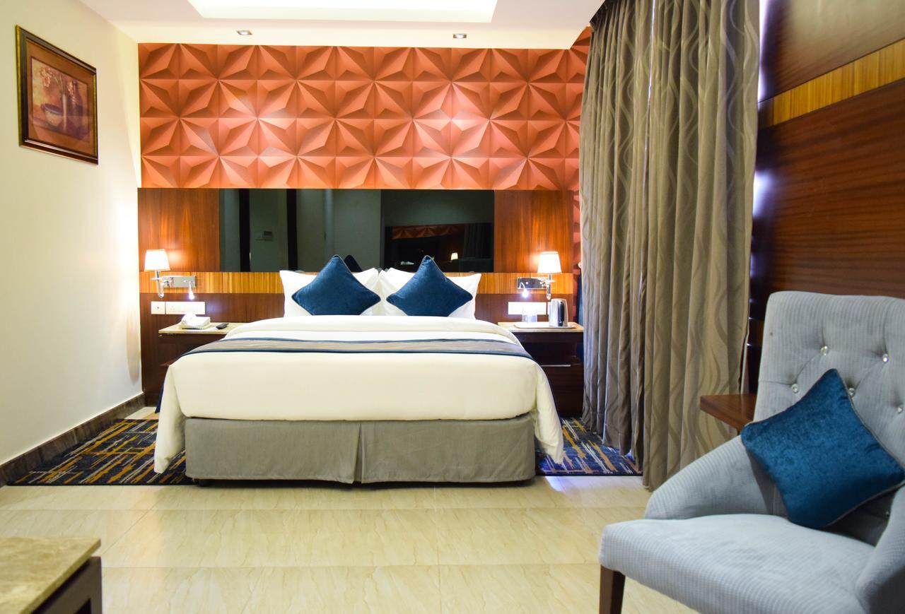 Rg Royal Hotel Bangalore Exterior photo
