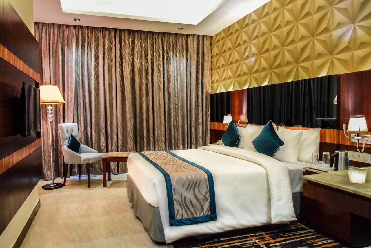 Rg Royal Hotel Bangalore Exterior photo