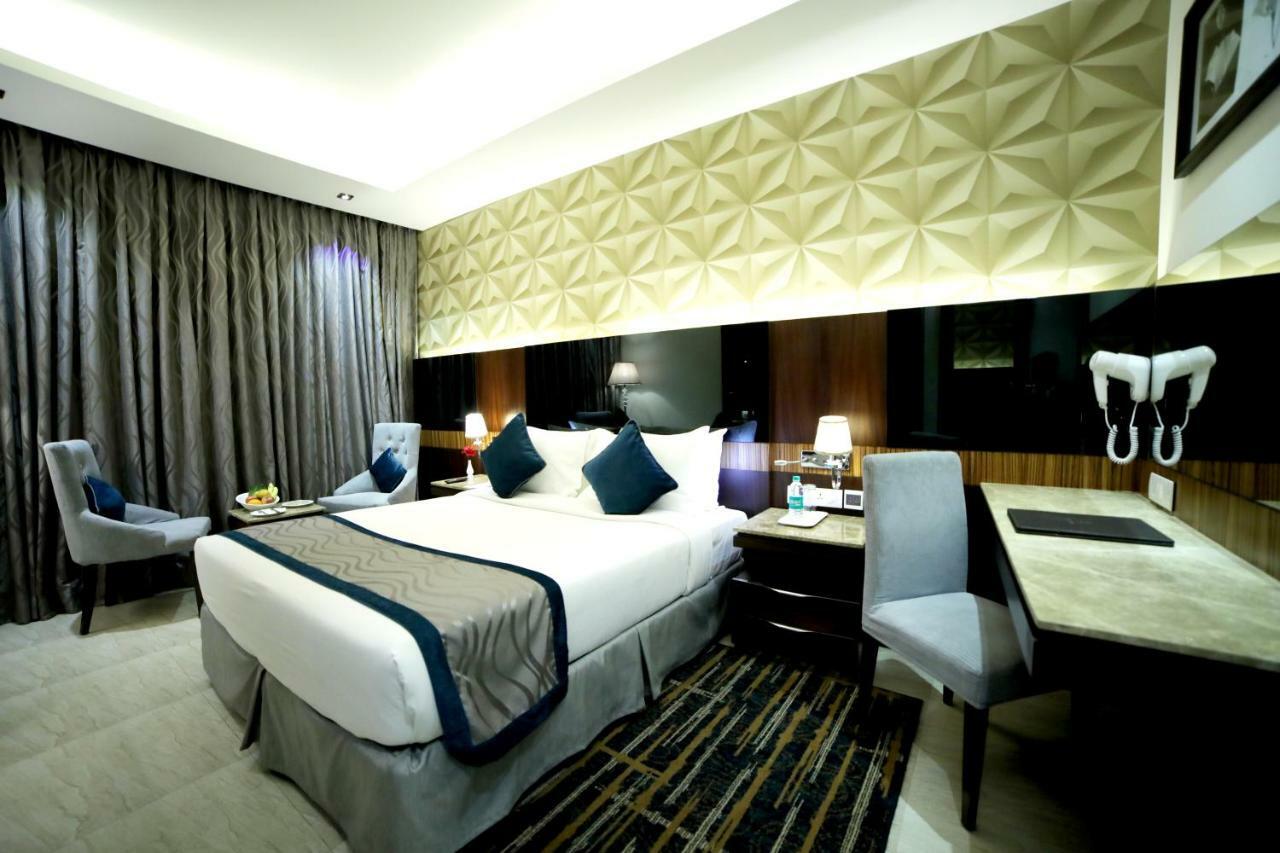 Rg Royal Hotel Bangalore Exterior photo